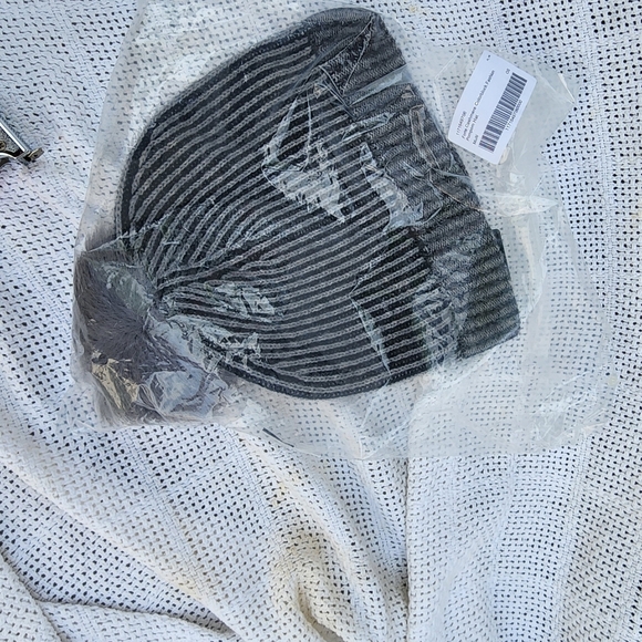 Forte Cashmere silver graympom pom hat NWT - Picture 2 of 6